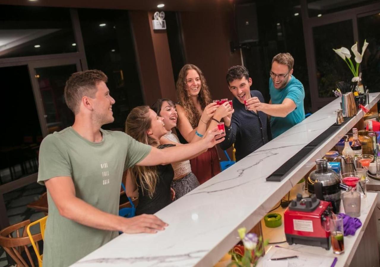Catba Backpackers Hostel & Pool Bar Chan Chau المظهر الخارجي الصورة